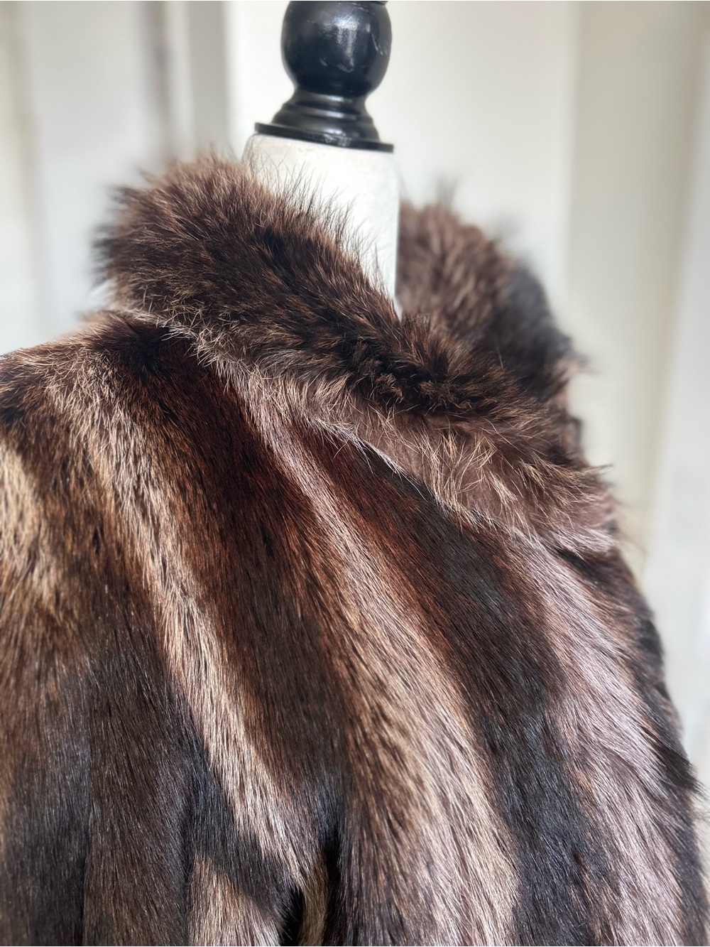 Poré & Frères-Montréal Genuine Fur Coat Brown Silver M/L -Excellent Condition